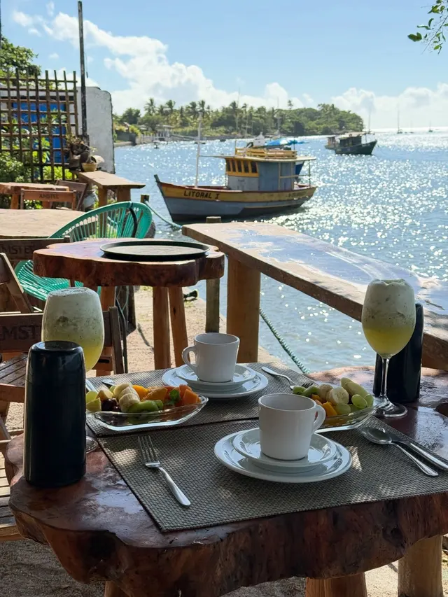 Café da manhã à beira-rio