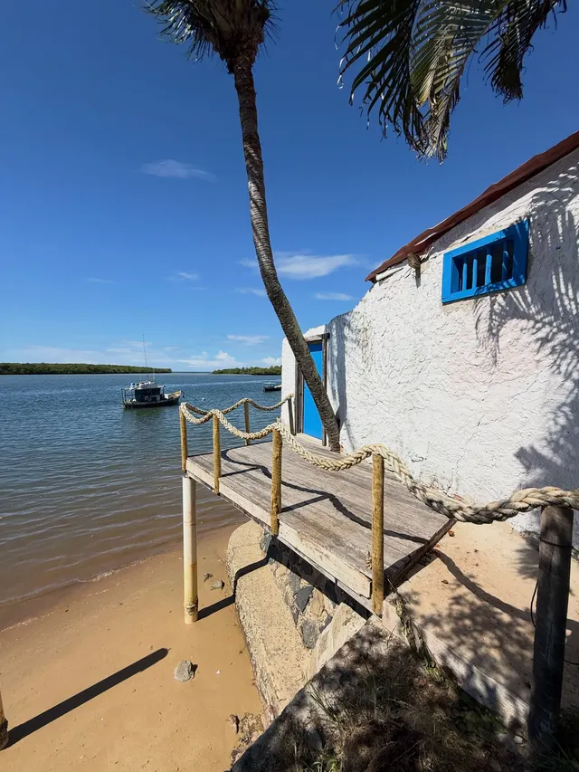 Deck à beira do Rio João de Tiba