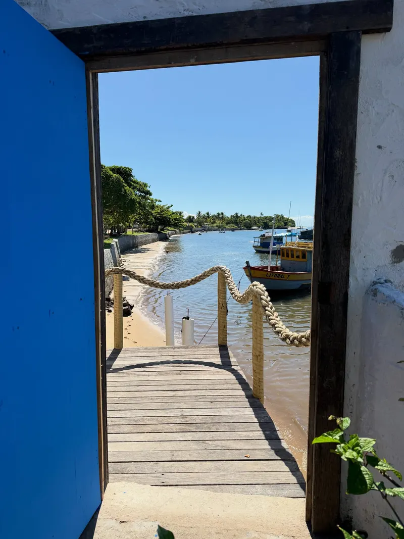 A porta azul que dá para o deck